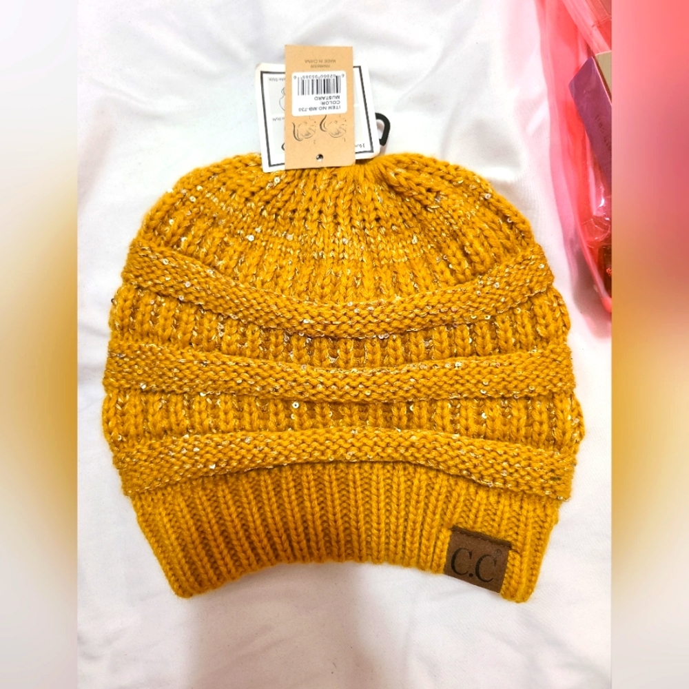 NWT CC beanie with messy bun beanie tail
